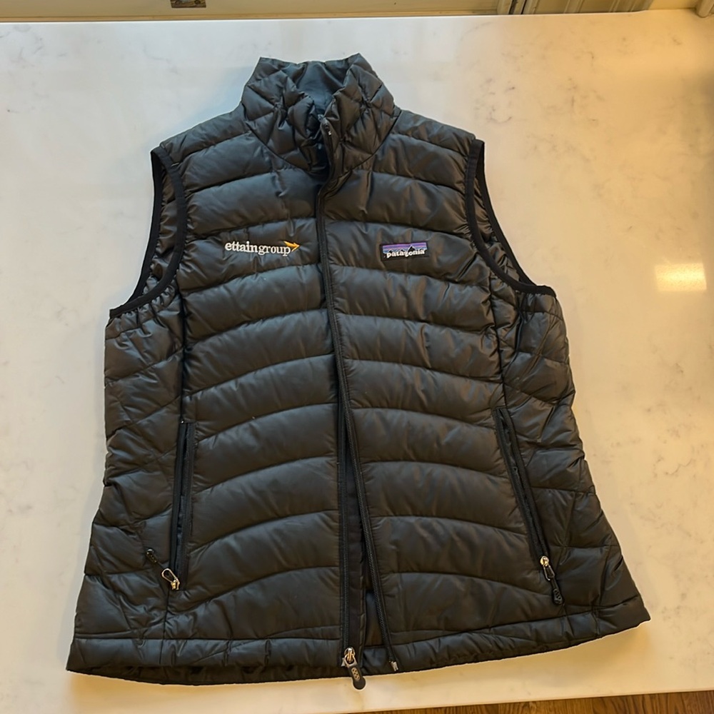 Women’s Black Patagonia puffy vest, size Small